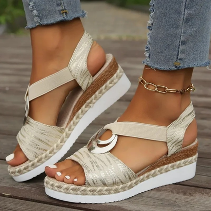 daisy | strappy flat sandal beige