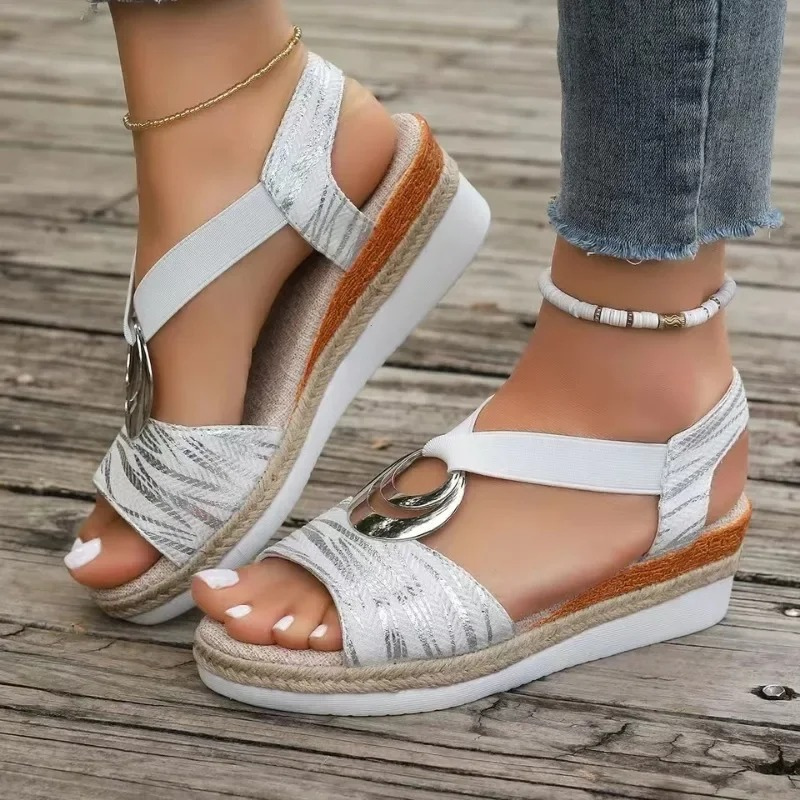 daisy | strappy flat sandal