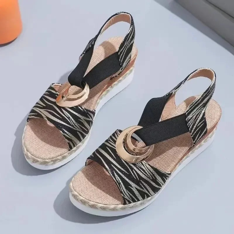 daisy | strappy flat sandal