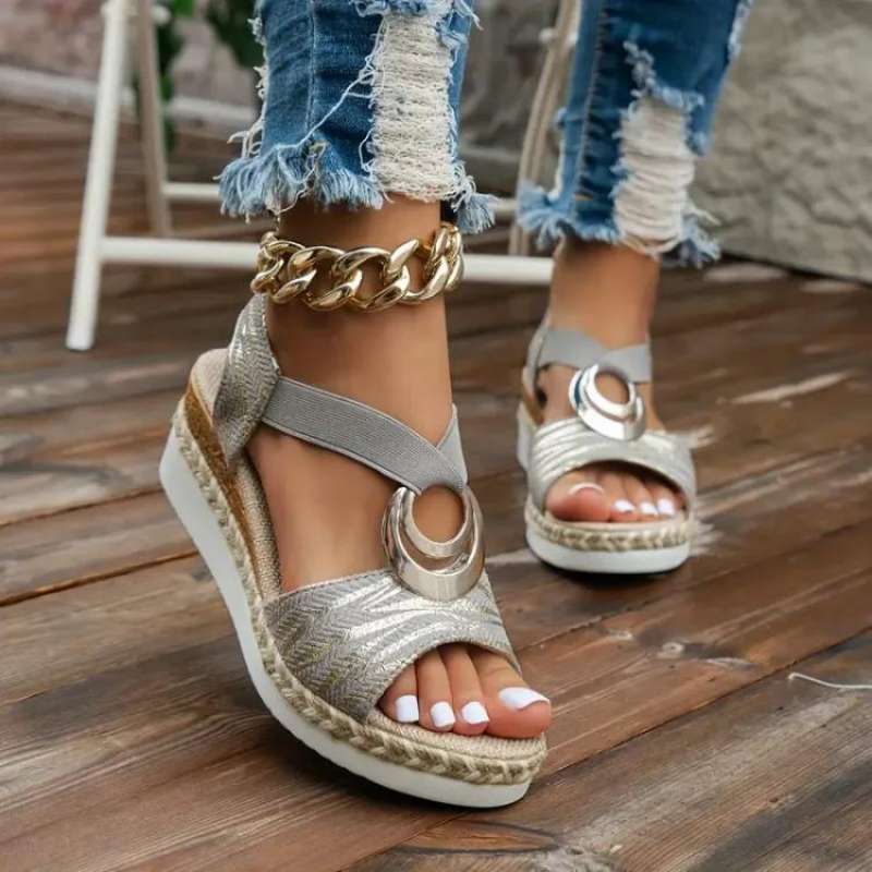 daisy | strappy flat sandal