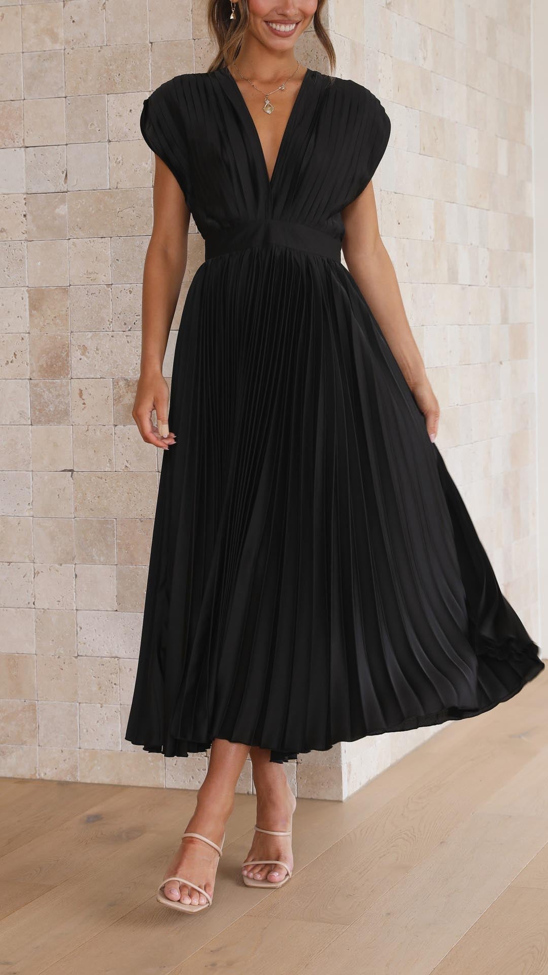 daisy | pleated v-neck maxi dress