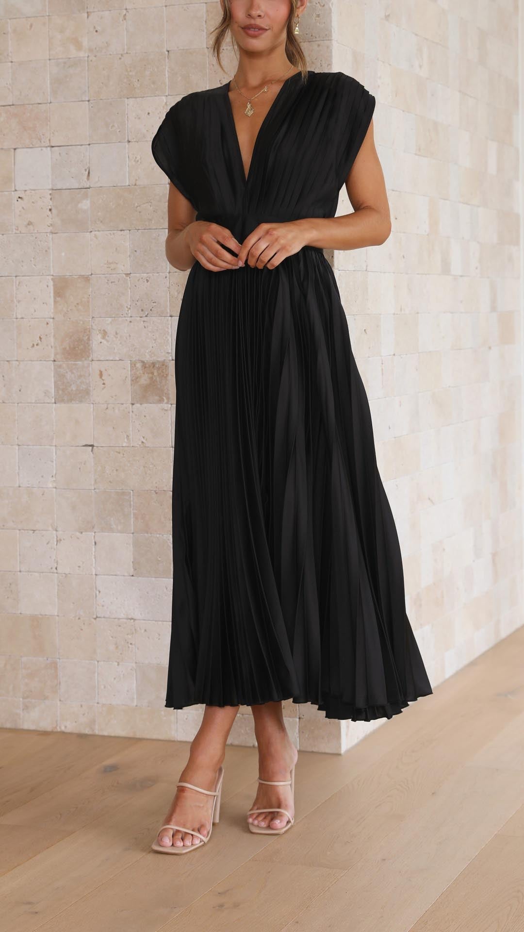 daisy | pleated v-neck maxi dress
