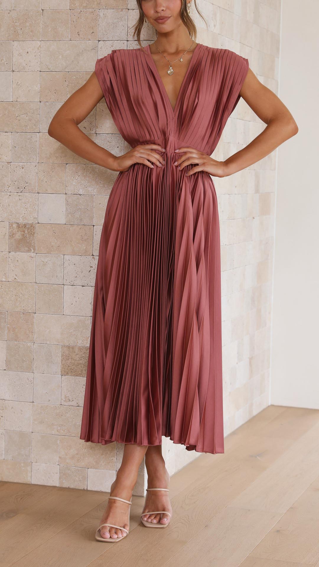 daisy | pleated v-neck maxi dress