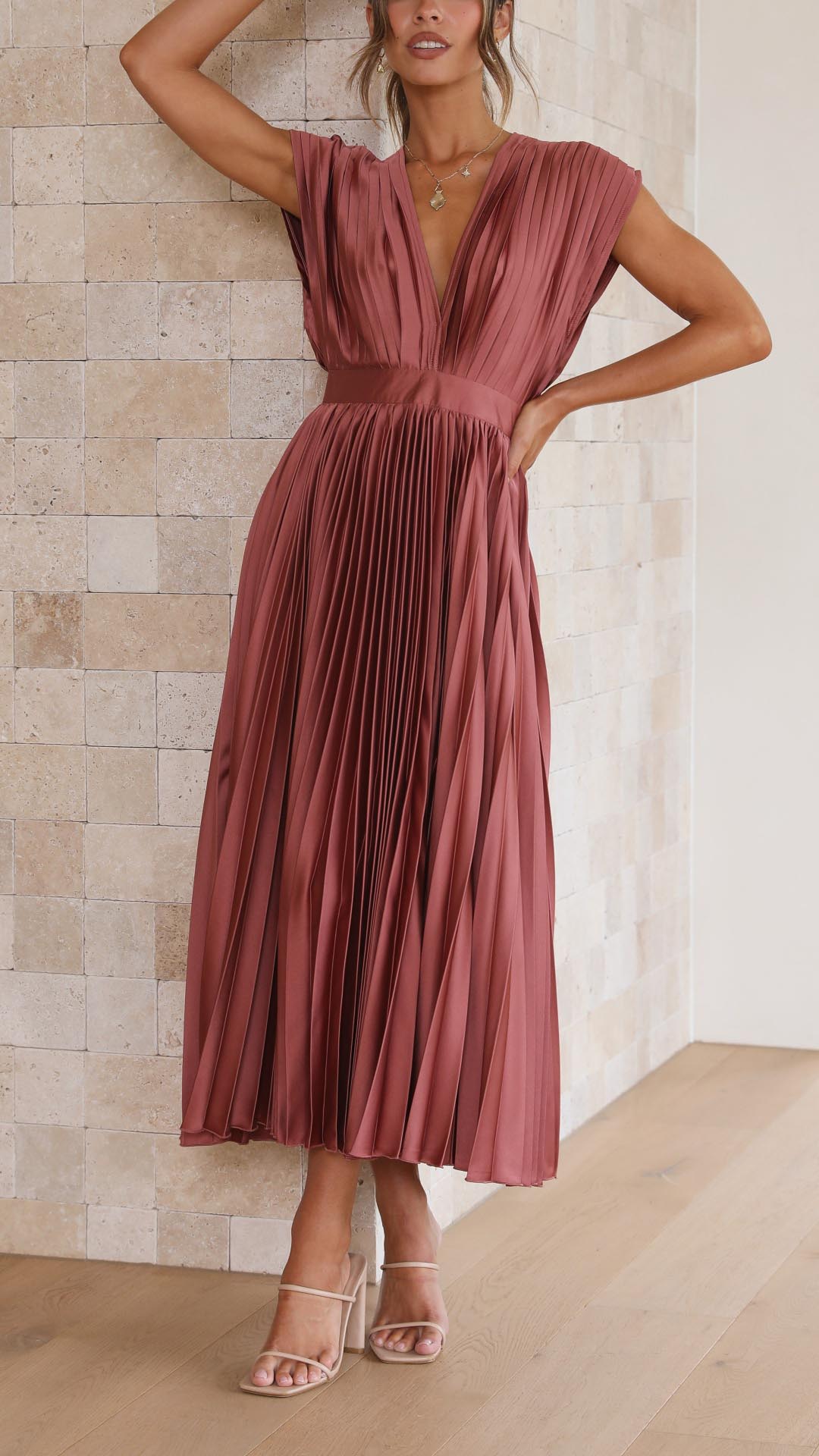 daisy | pleated v-neck maxi dress