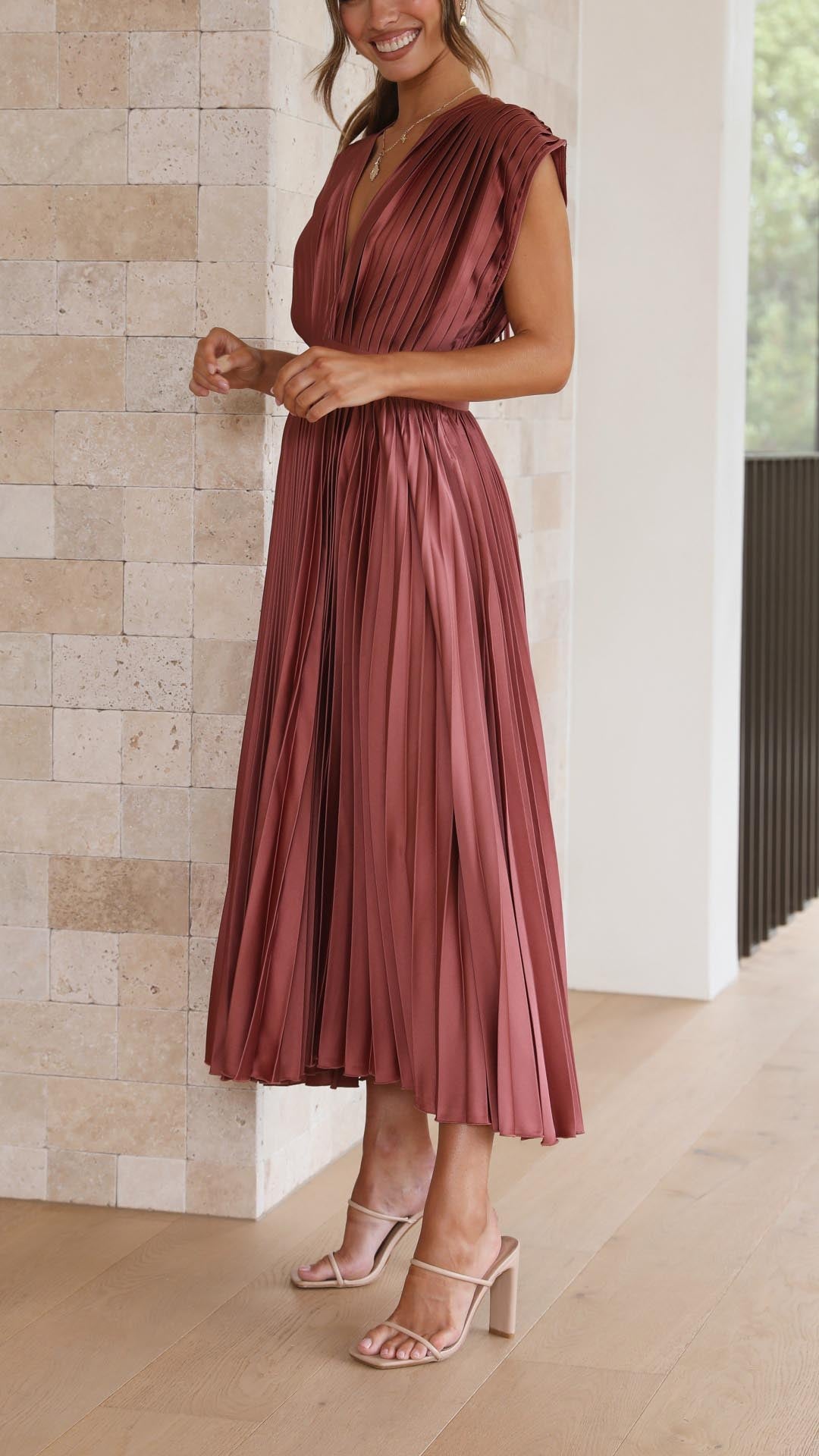 daisy | pleated v-neck maxi dress