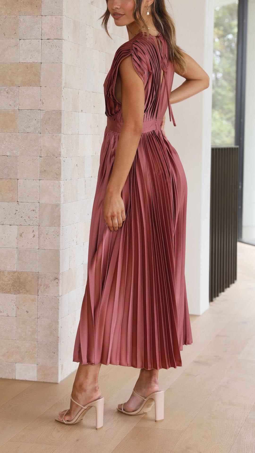 daisy | pleated v-neck maxi dress