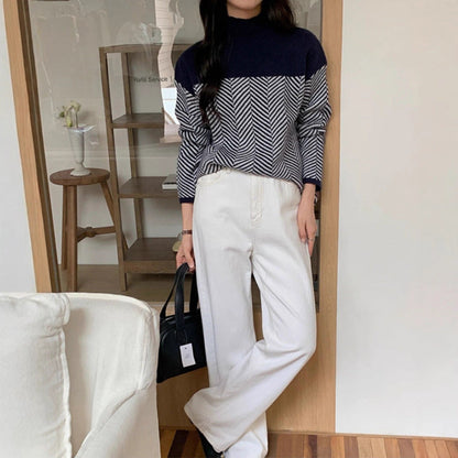 Women's Chunky Knit Sweater with High Neck and Zigzag Pattern