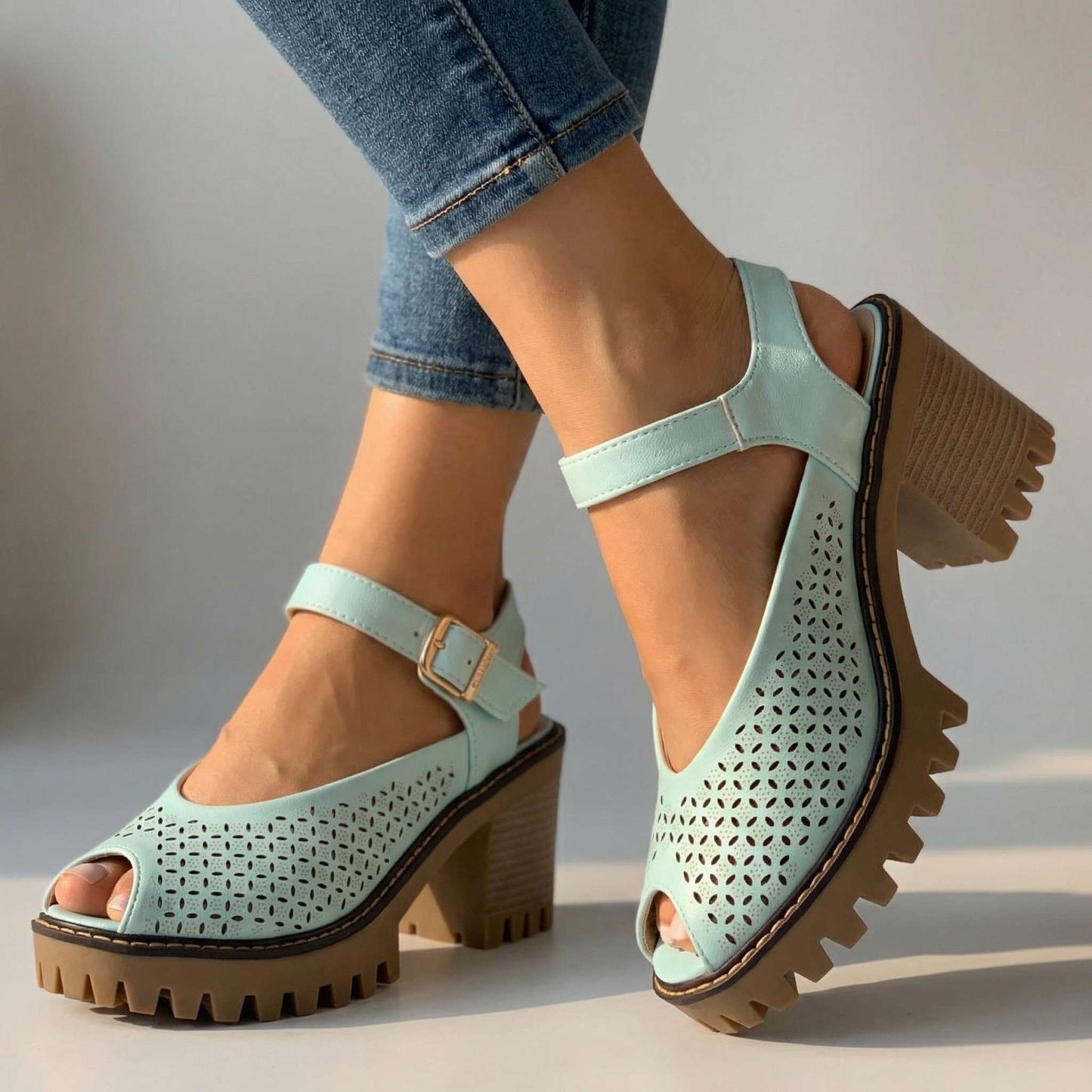 Women's Chunky Sandals with Flower Cut Design
