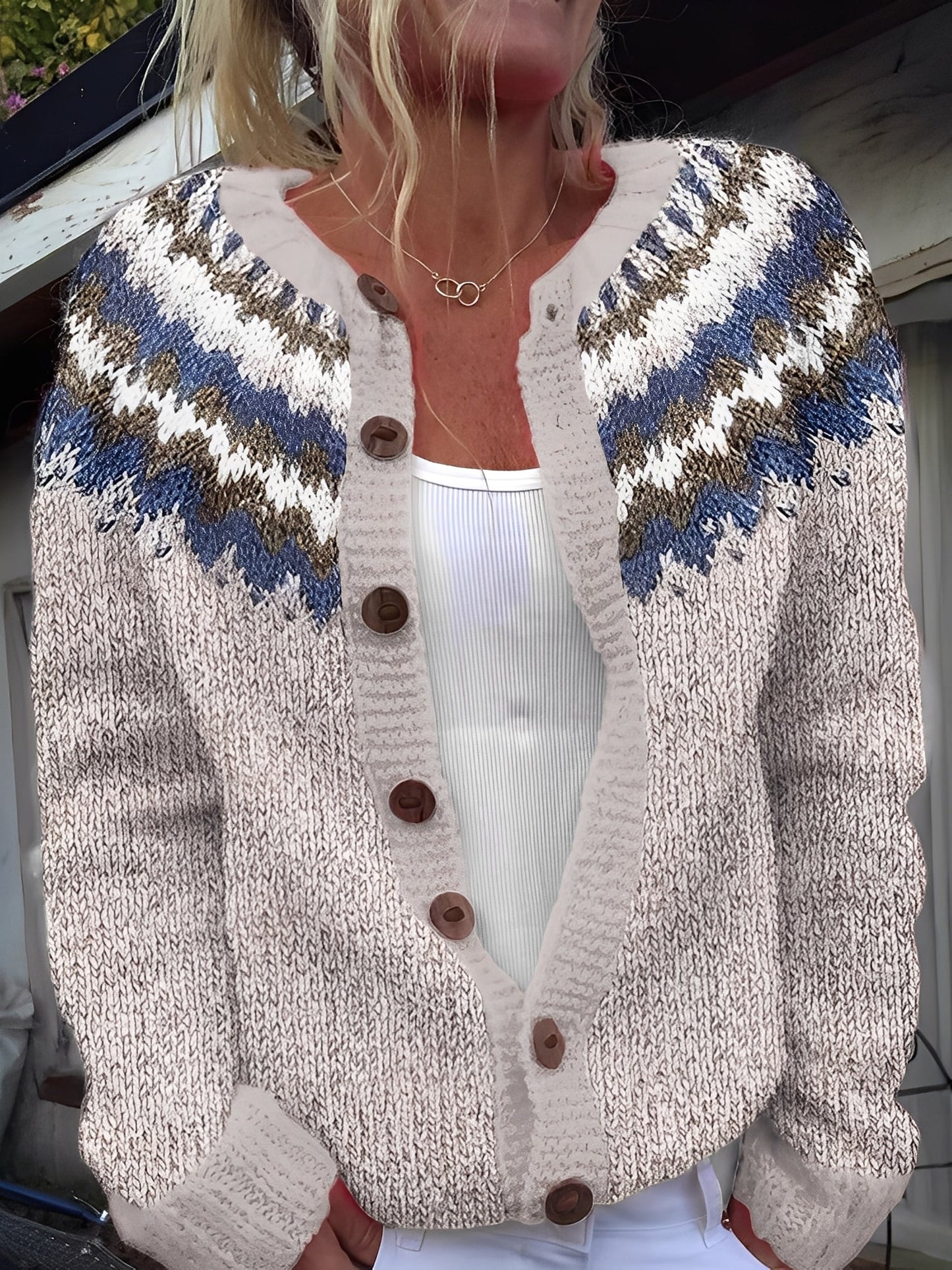 Women's Lightweight Button Cardigan in Classic Design for Effortless Elegance