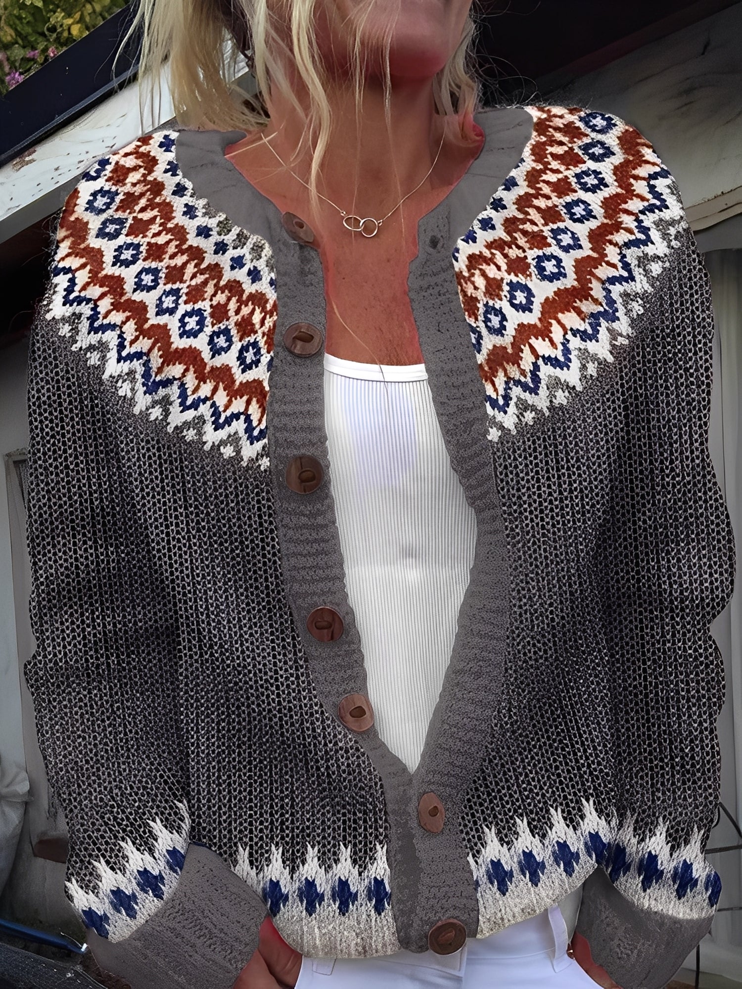 Women's Lightweight Button Cardigan in Classic Design for Effortless Elegance