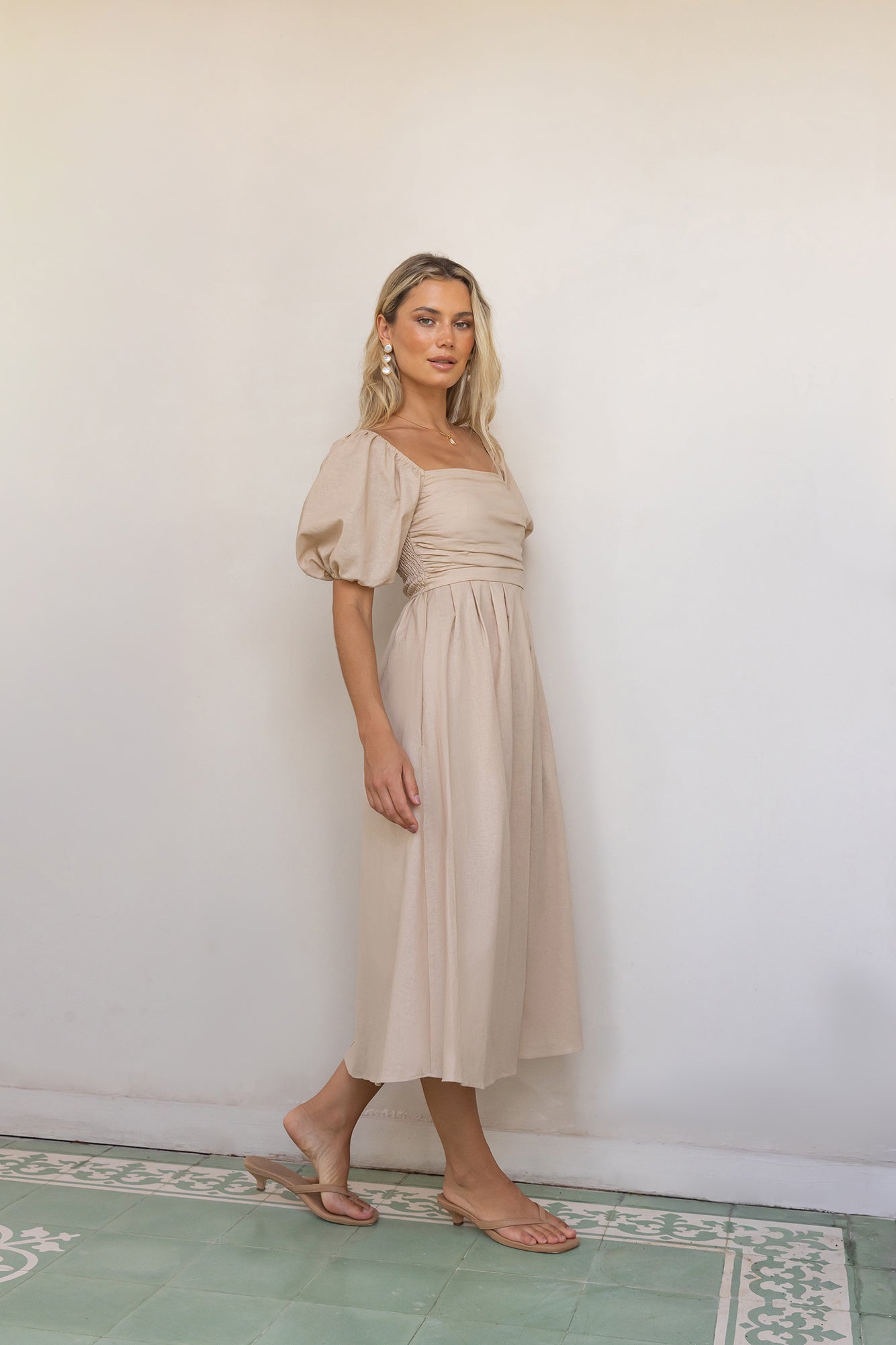 Women's Maxi Dress with Ruffled Neckline and Puff Sleeves