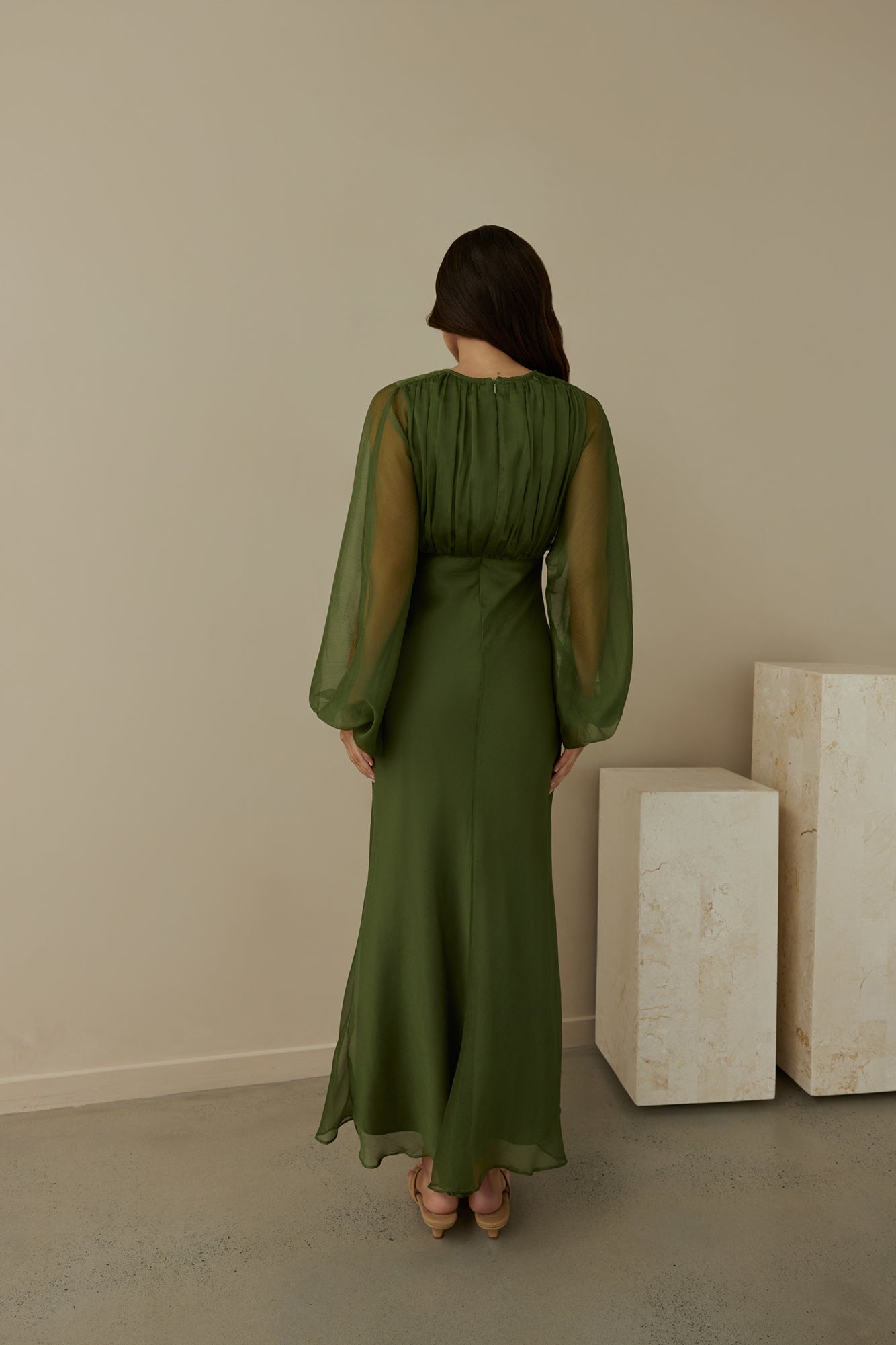 Women's Maxi Dress with V-Neck and Balloon Sleeves