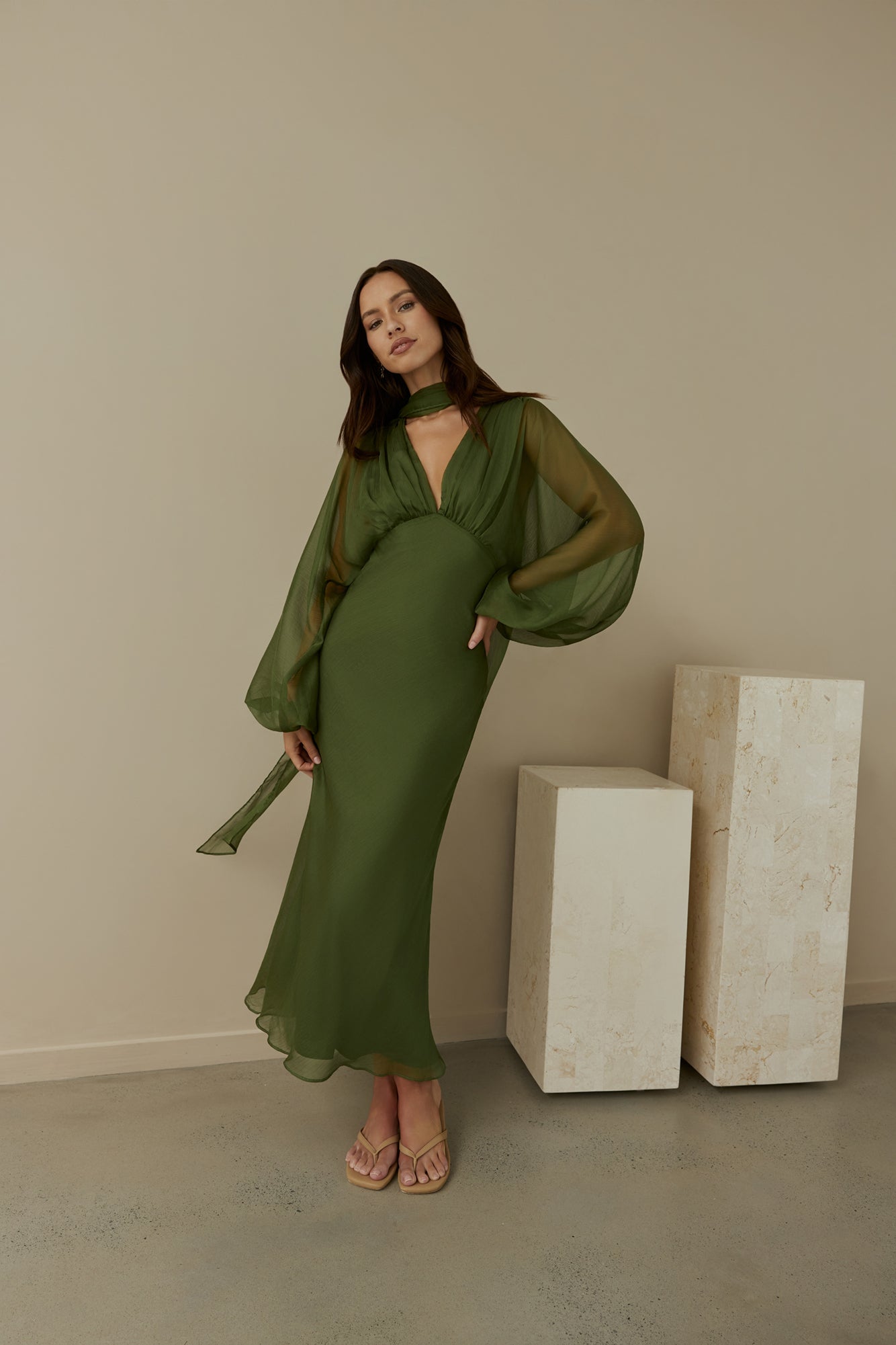 Women's Maxi Dress with V-Neck and Balloon Sleeves