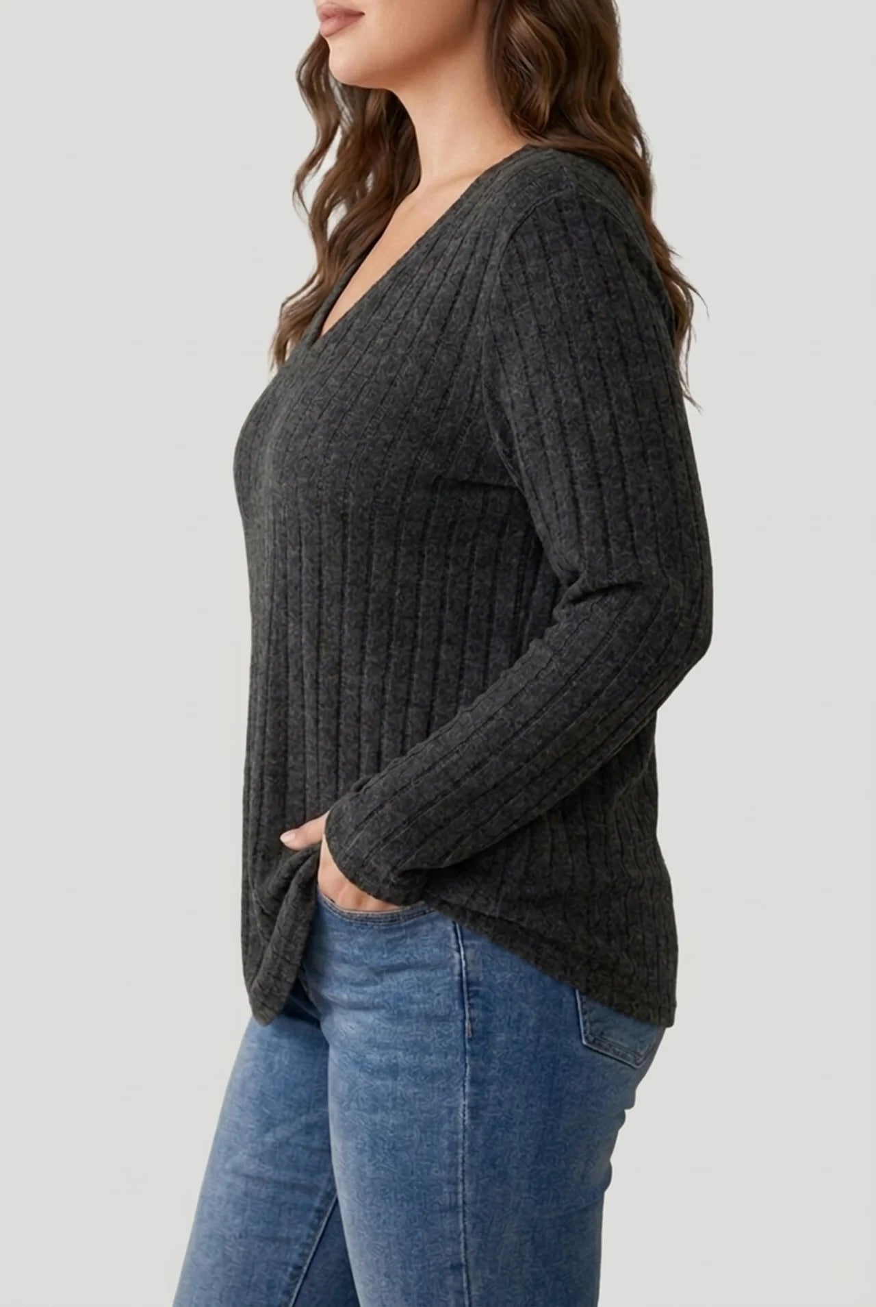 Women's Plus Size Ribbed Knit Jumper with V Neck - Timeless