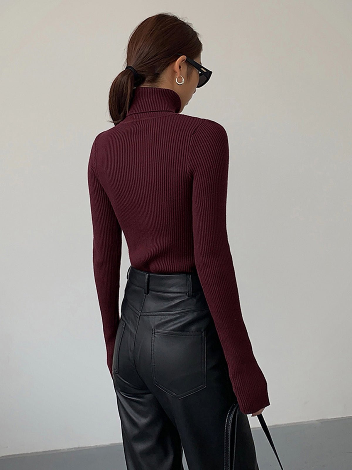 Women's Ribbed Turtleneck Jumper with Lightweight Knit Fabric